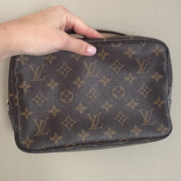 LOUIS VUITTON Monogram Trousse Toilette 23 - Picture 4 of 9